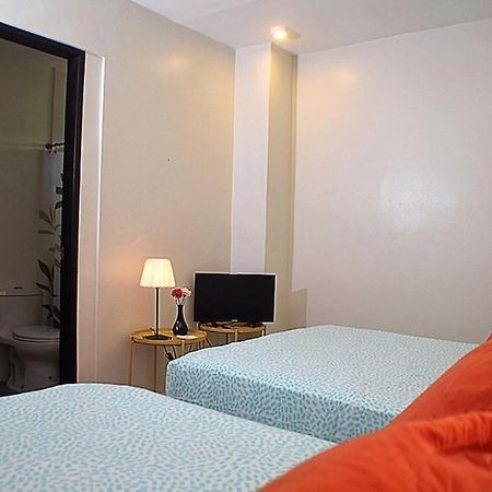 The Guest House Laoag Esterno foto