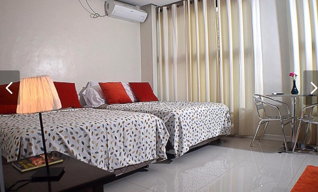 The Guest House Laoag Esterno foto